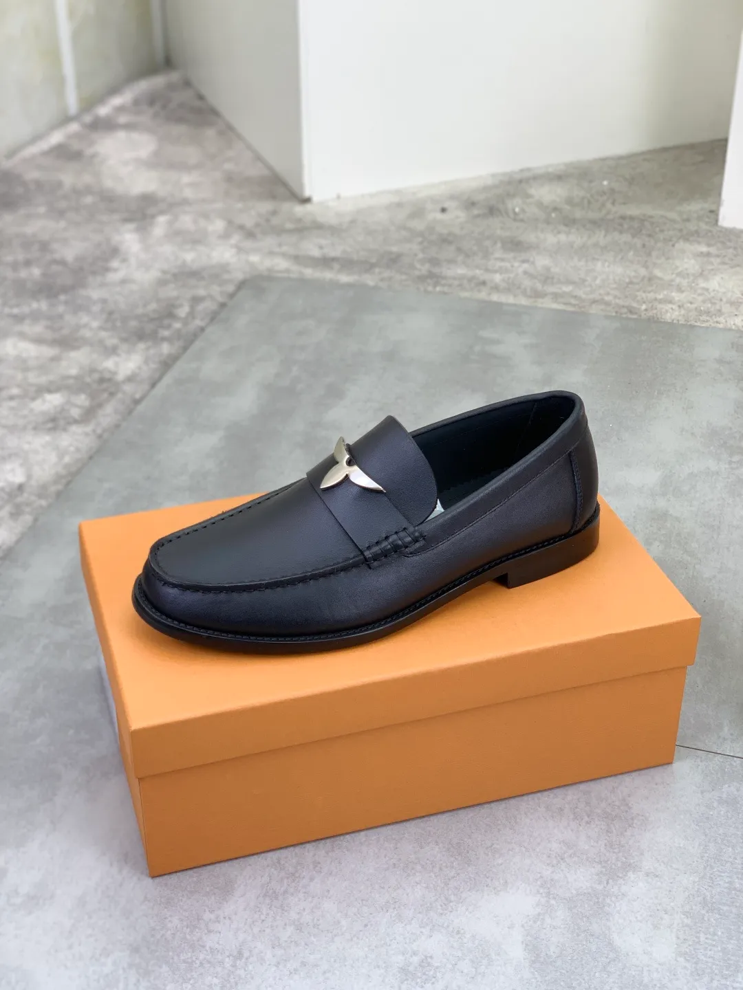 Men's men's shoes 💰P542 New style 💶[LOUIS VUITTON] Water-dyed Niuli Original order New style 🍀LV Louis Vuitton *——Top version of LV classic leather shoes! Made of imported original calfskin, original leather side strips and wear-resistant high-end rubber outsole! High quality products! Color: 3️⃣optional Size: 38-44 (45 customized)